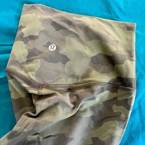 Lululemon Green Camo Align leggings sz 4 28”